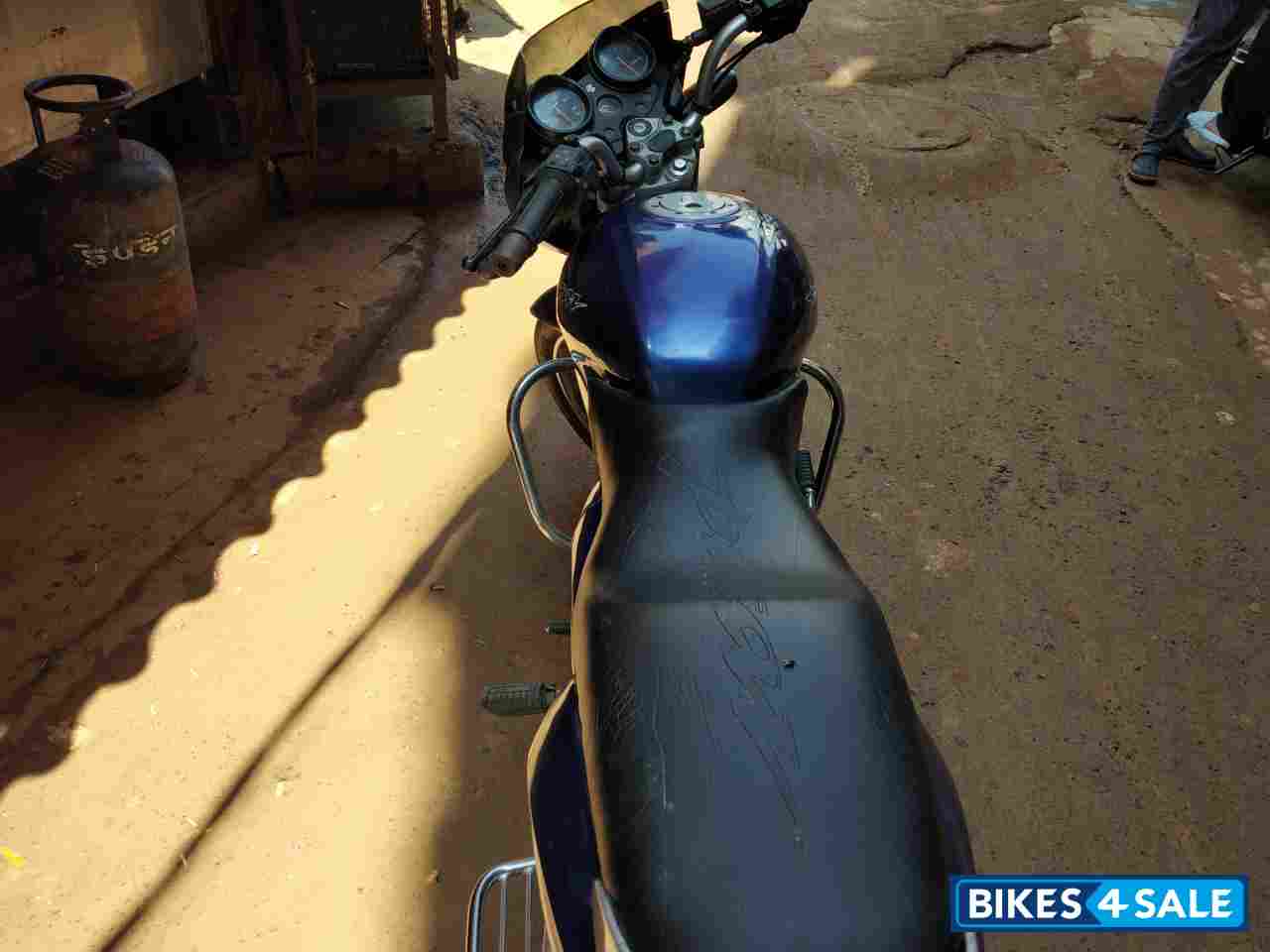 Blue Bajaj Pulsar 180 DTSi