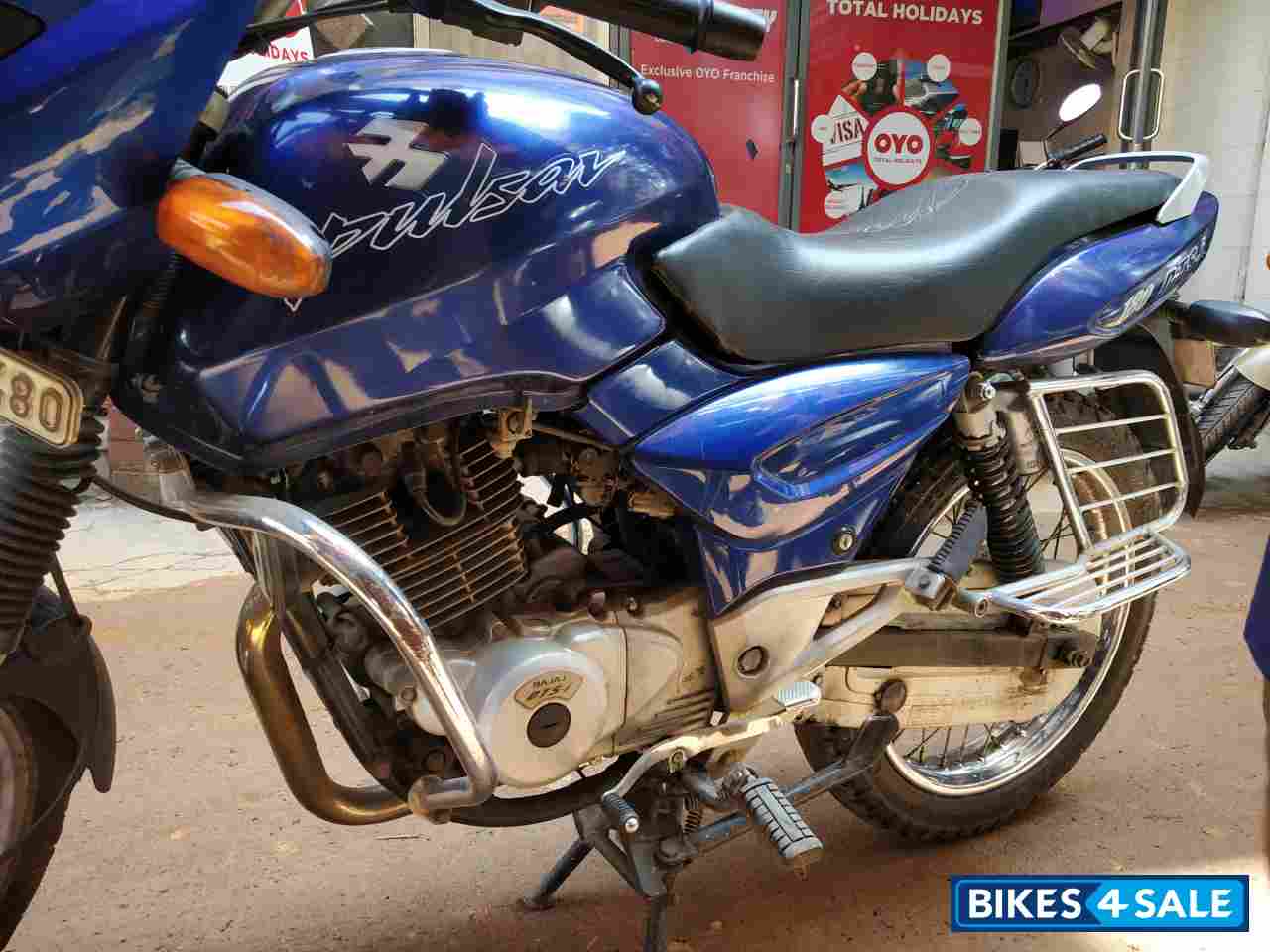 Blue Bajaj Pulsar 180 DTSi