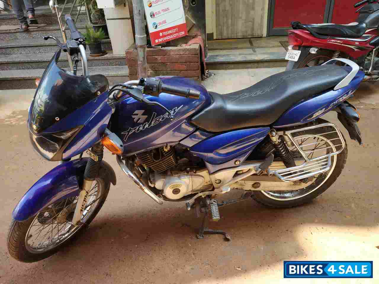 Blue Bajaj Pulsar 180 DTSi