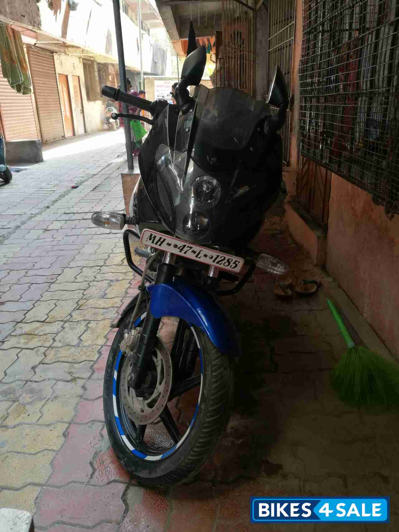 Blue Black Bajaj Pulsar 220F