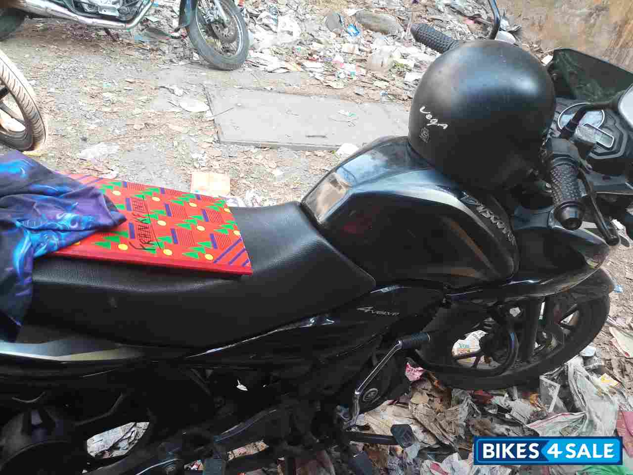 Black Bajaj Discover 150 F