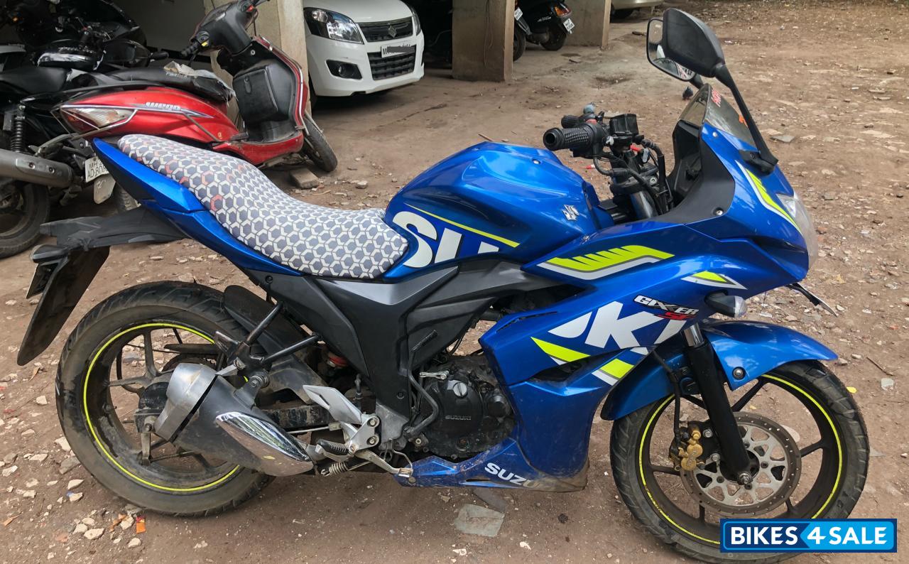Blue Suzuki Gixxer SF