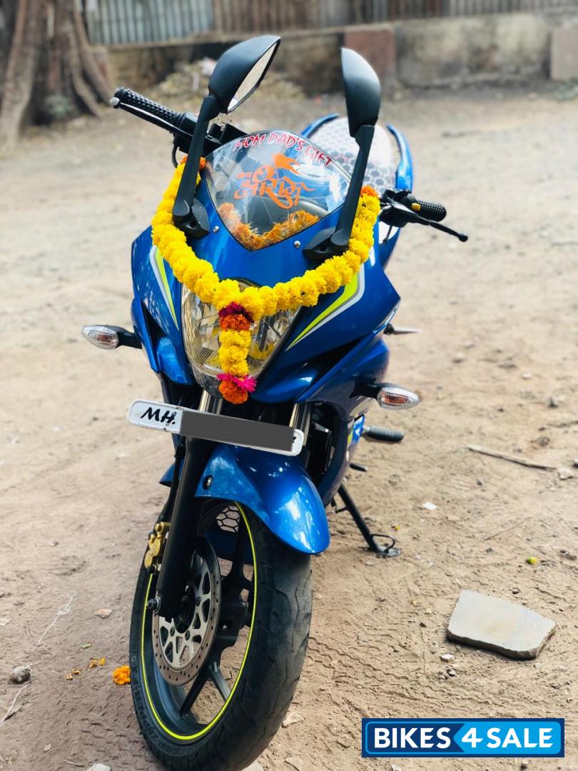 Blue Suzuki Gixxer SF