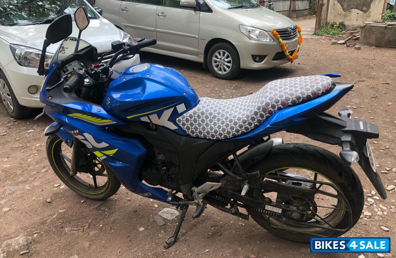 Blue Suzuki Gixxer SF