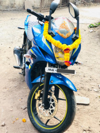 Blue Suzuki Gixxer SF