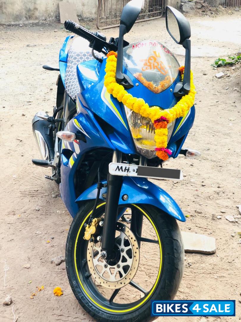 Blue Suzuki Gixxer SF