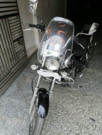 Black Bajaj Avenger Cruise 220