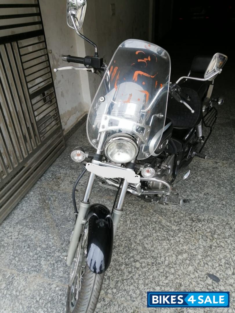 Black Bajaj Avenger Cruise 220