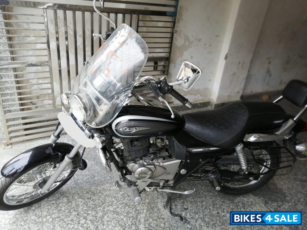 Black Bajaj Avenger Cruise 220