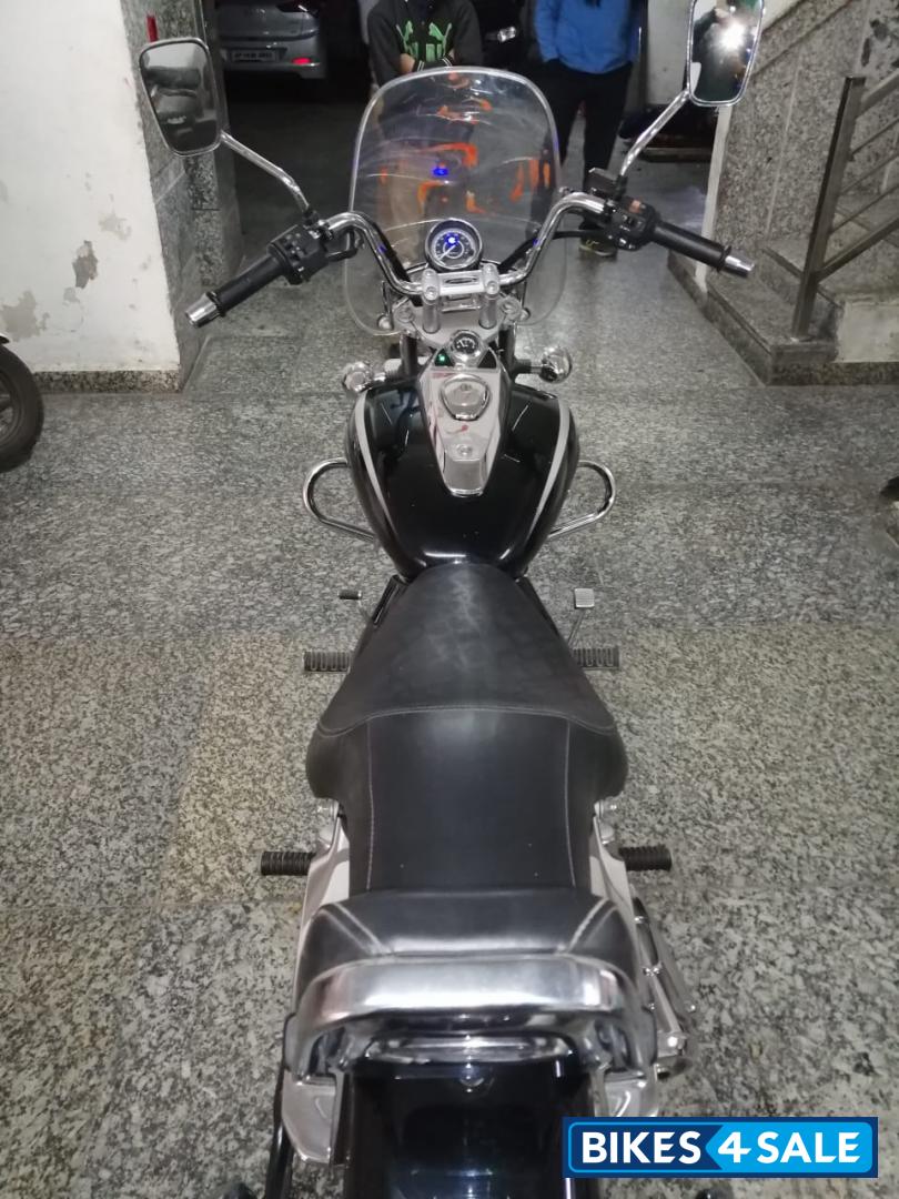 Black Bajaj Avenger Cruise 220