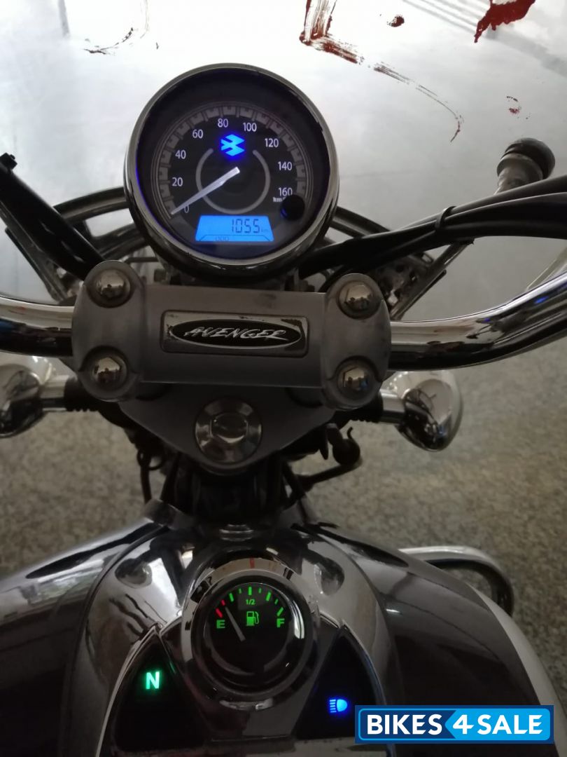 Black Bajaj Avenger Cruise 220