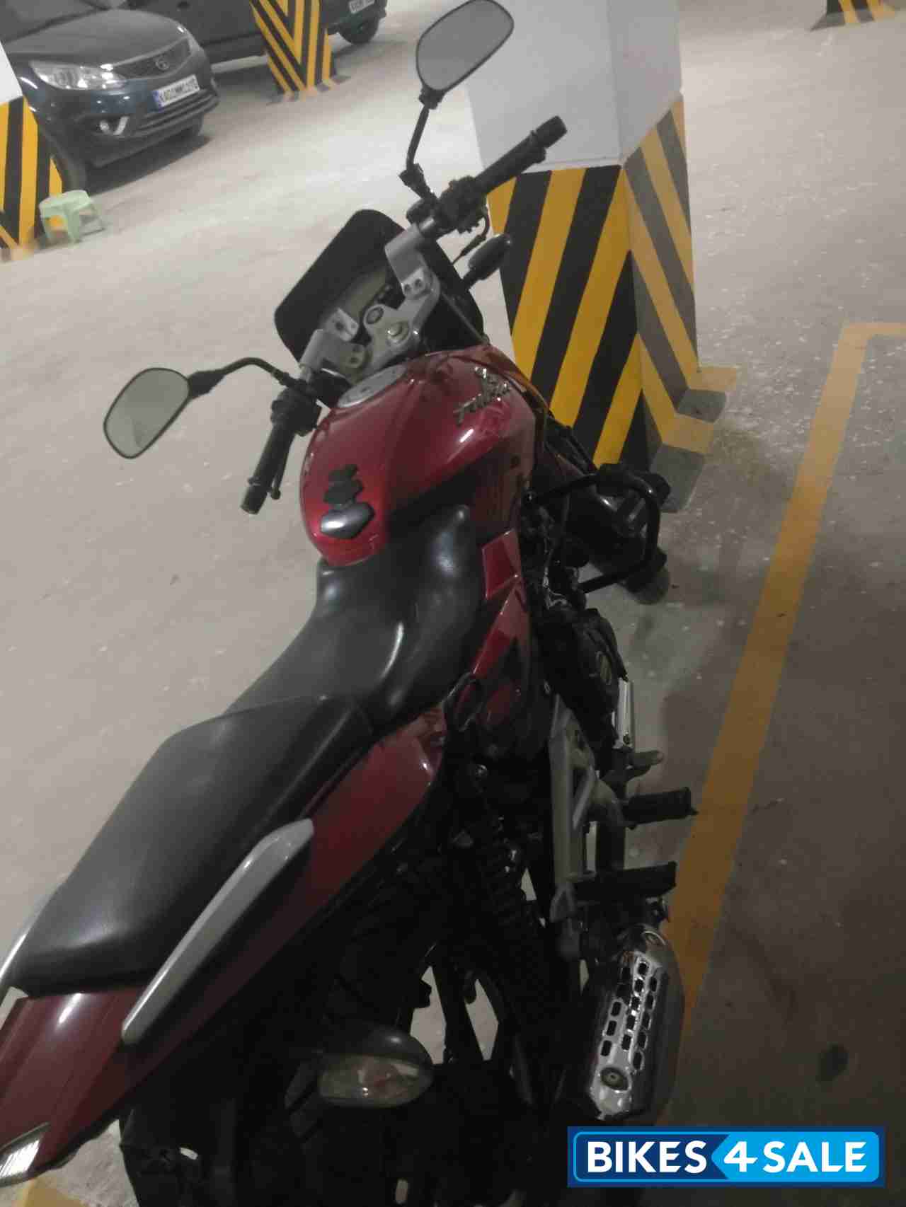 Red Bajaj Pulsar 180 DTSi