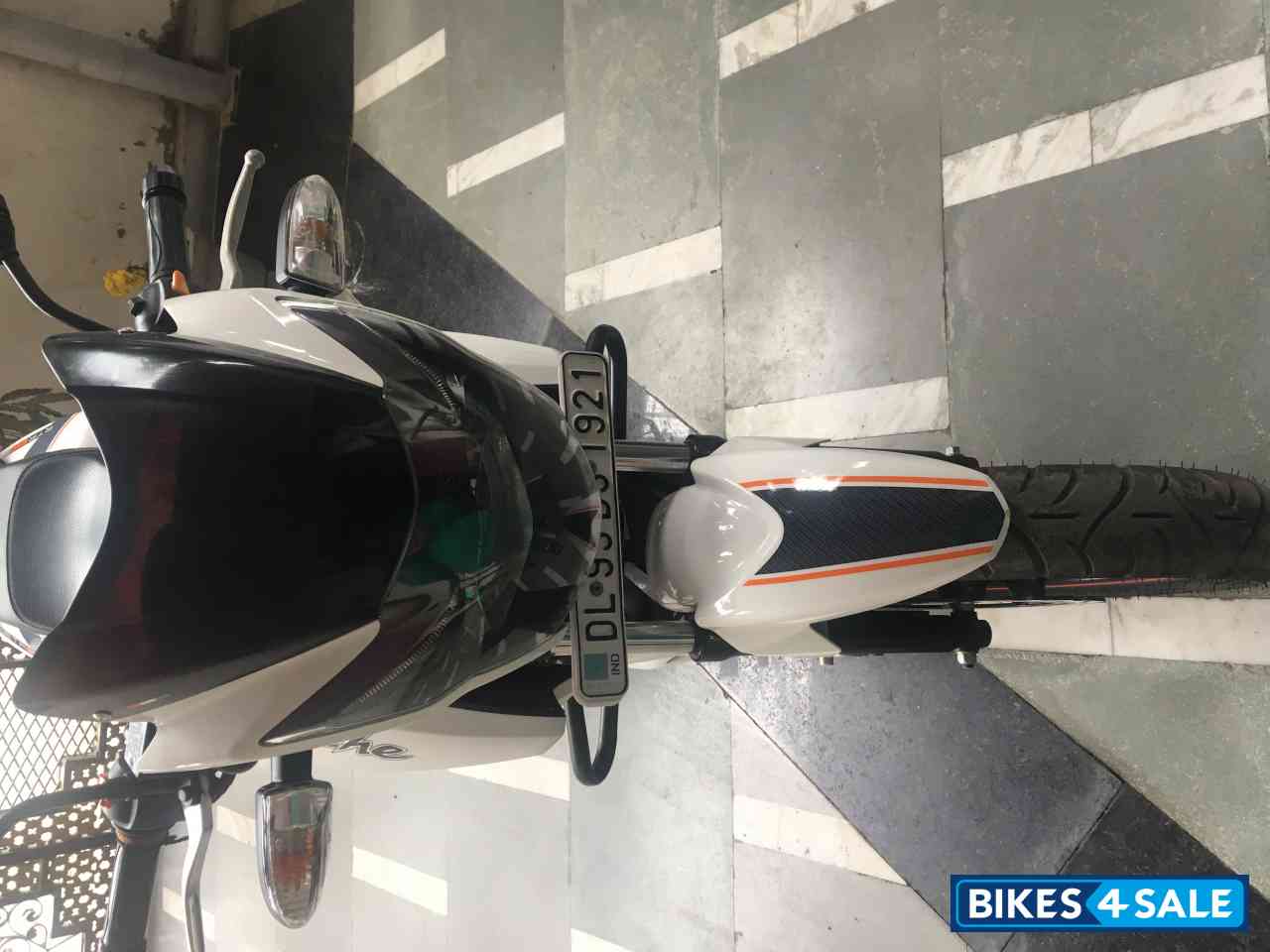 White TVS Apache RTR 160