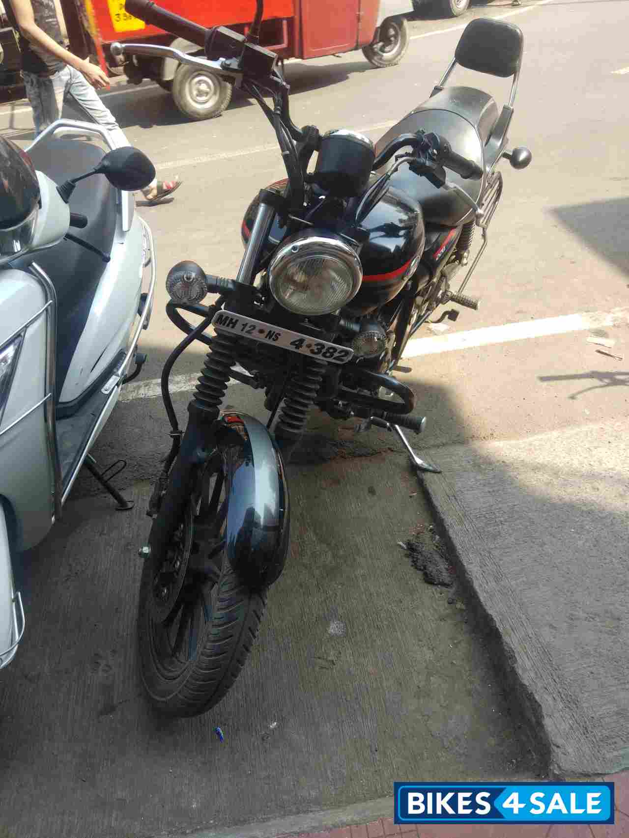 Matte Black Bajaj Avenger Street 220