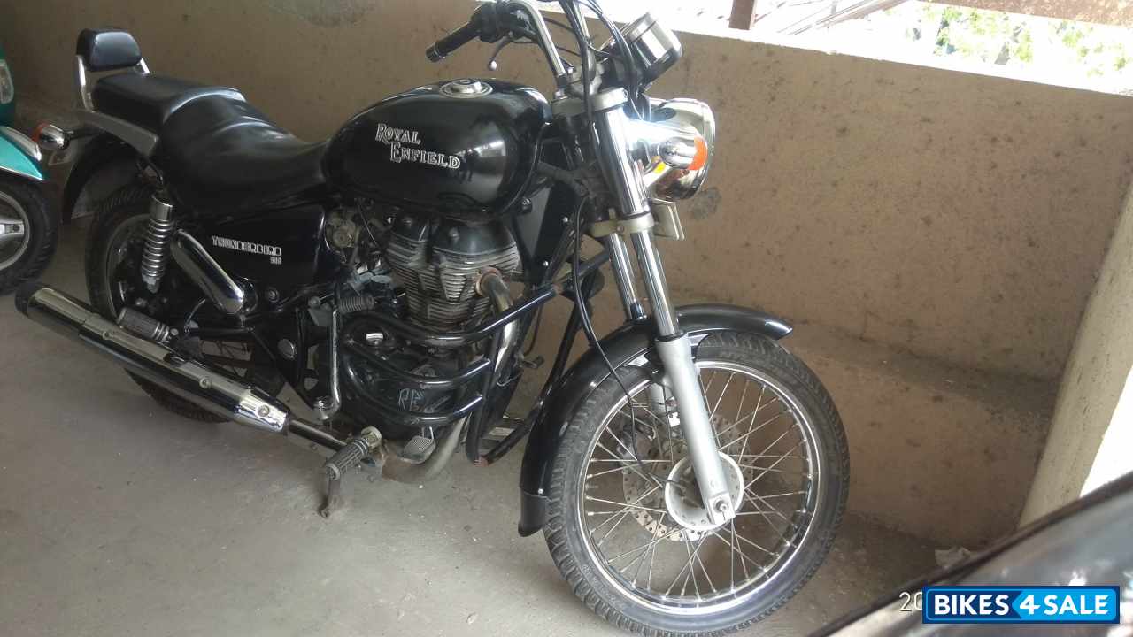 Black Royal Enfield Thunderbird 500