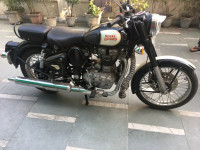 Black Royal Enfield Classic 500