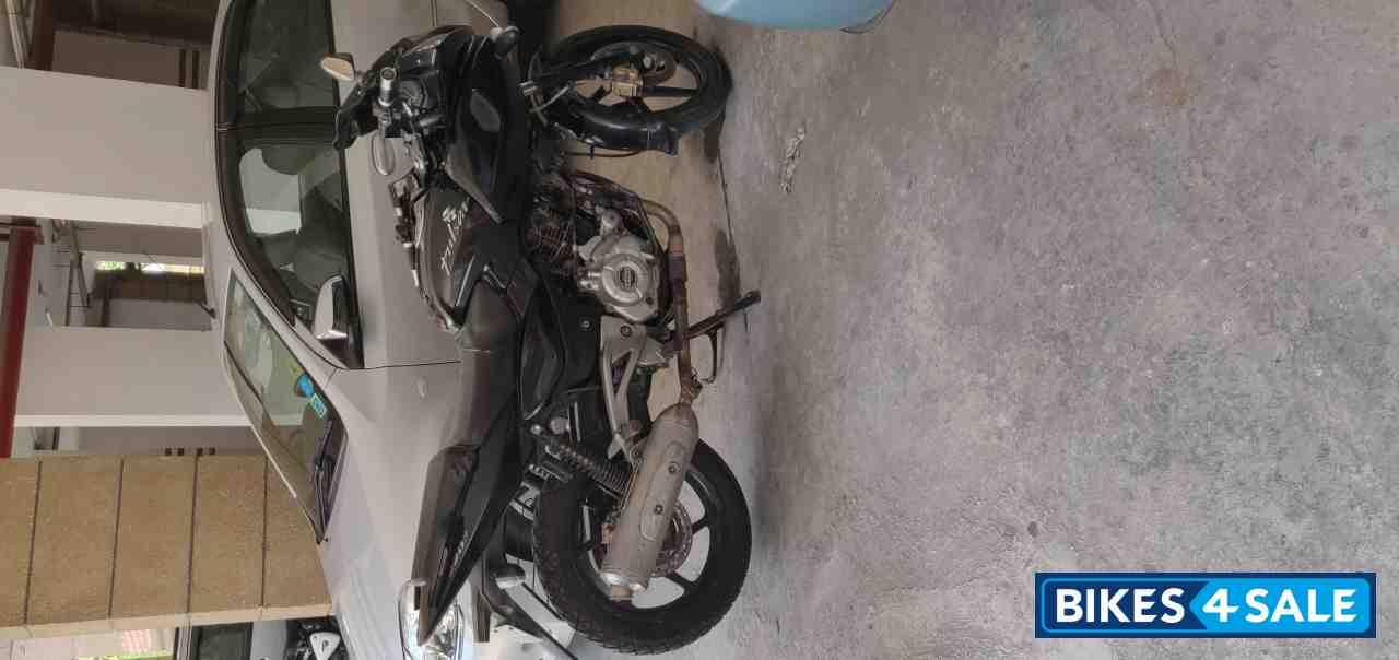 Black Bajaj Pulsar 220 DTSi