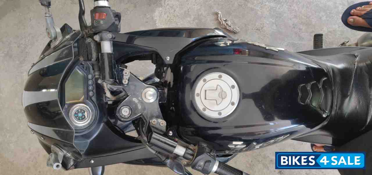 Black Bajaj Pulsar 220 DTSi