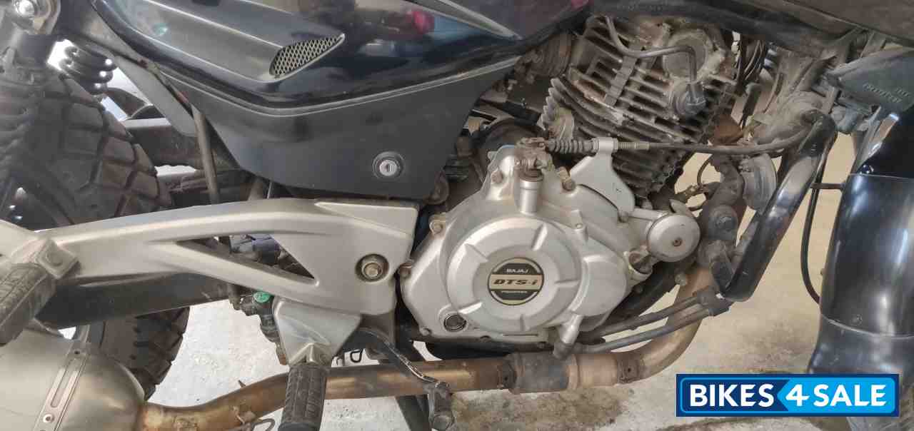 Black Bajaj Pulsar 220 DTSi