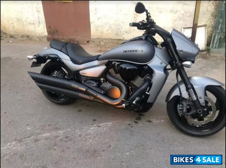 Suzuki Intruder M1800R BOSS