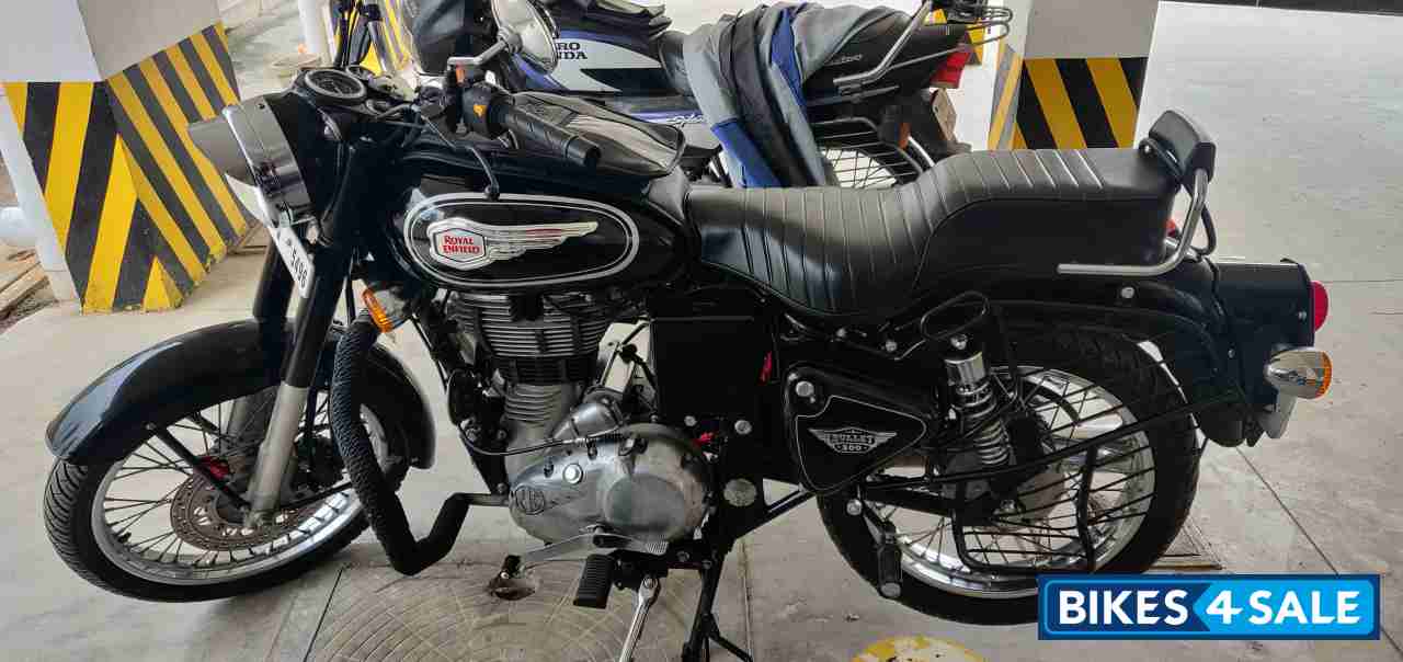Black Royal Enfield Bullet Standard 500