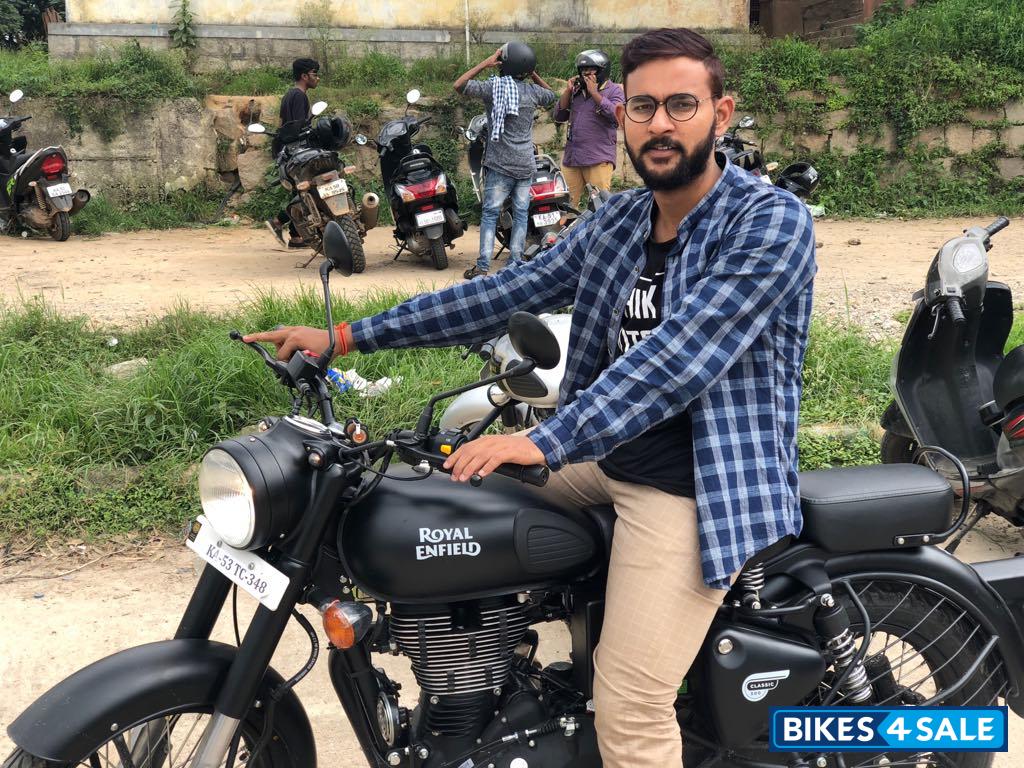 Stealth Black Royal Enfield Classic Stealth Black