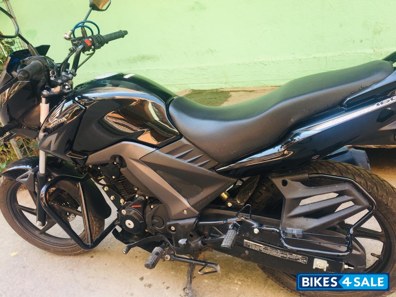 Black Honda CB Unicorn 160