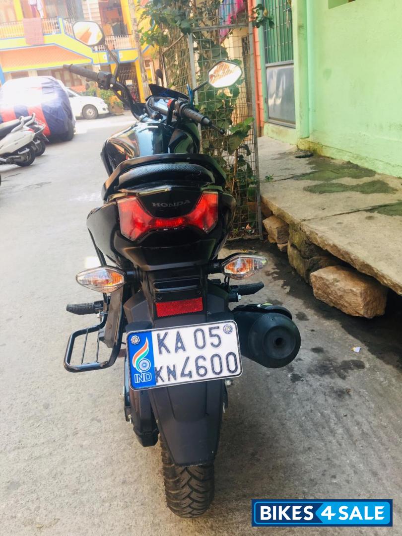 Black Honda CB Unicorn 160