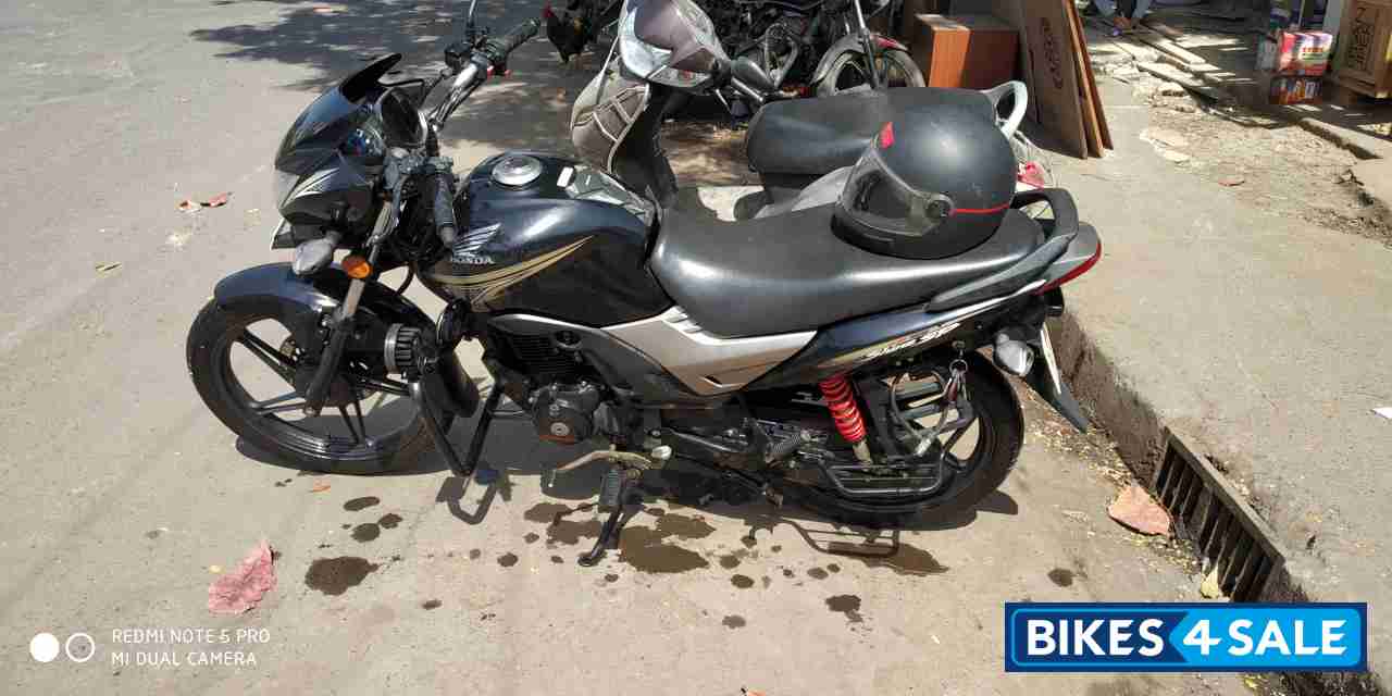 Black Honda CB Shine