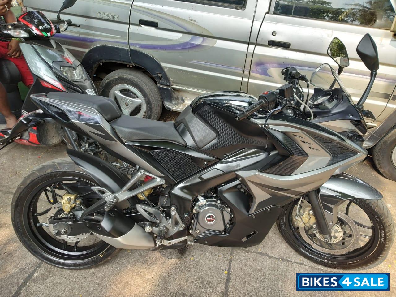 Bajaj Pulsar RS 200 ABS