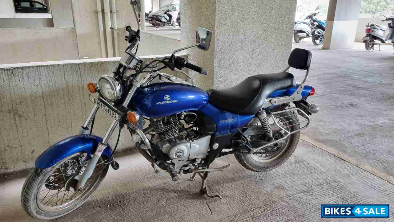 Bajaj Avenger 220 DTS-i