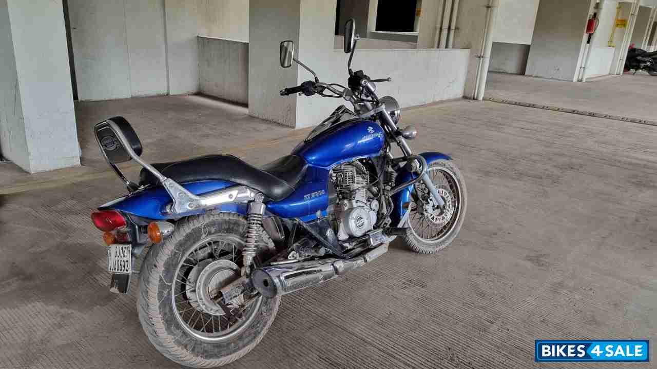 Bajaj Avenger 220 DTS-i