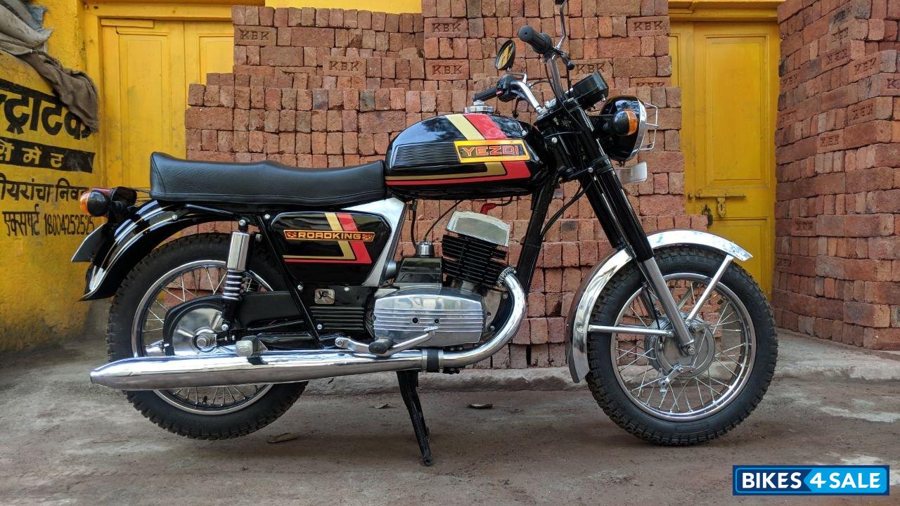 Ideal Jawa Yezdi RoadKing