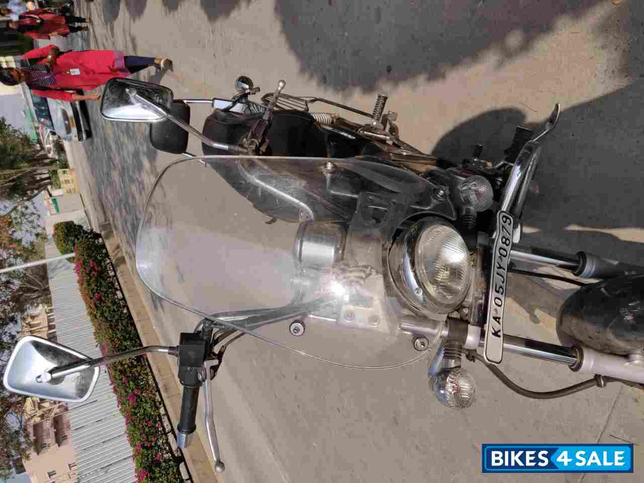 Divine Black Bajaj Avenger Cruise 220 Divine Black Bajaj Avenger Cruise 220