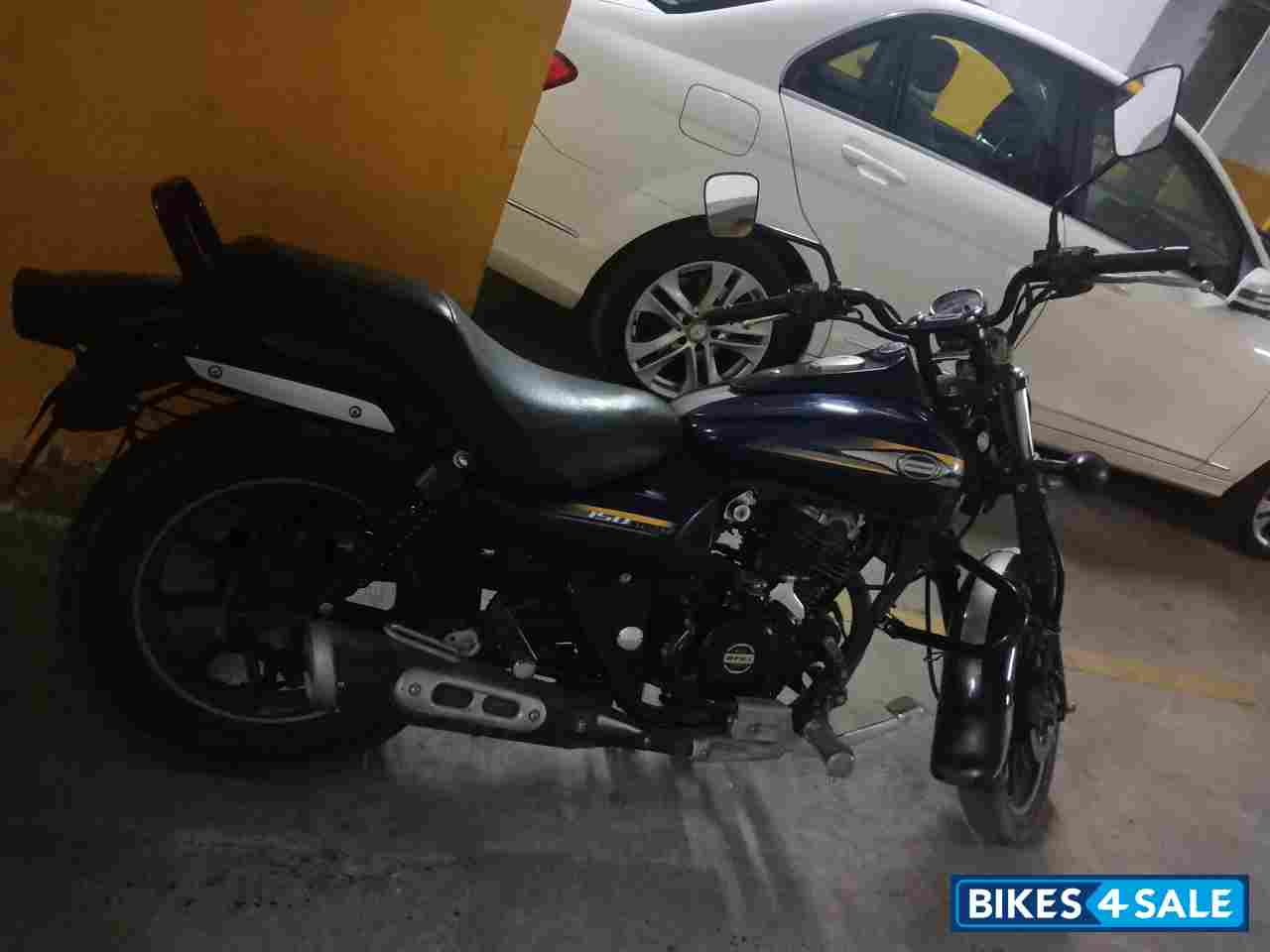 Blue Bajaj Avenger Street 150