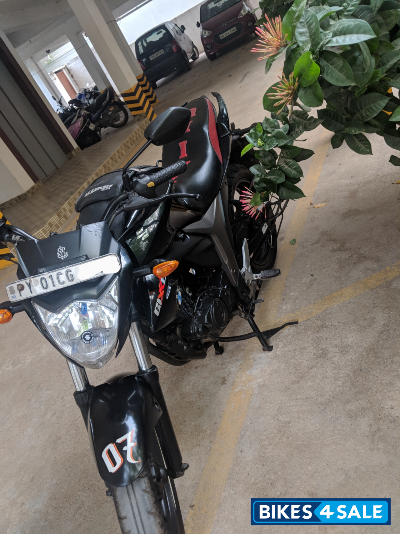 Black Suzuki Gixxer 150 Black Suzuki Gixxer 150