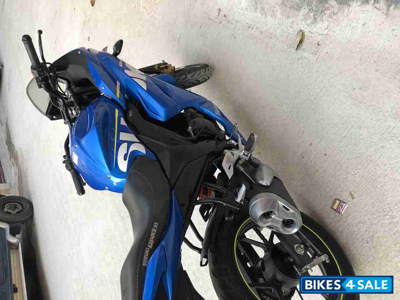 Blue Moto Gp Version Suzuki Gixxer SF