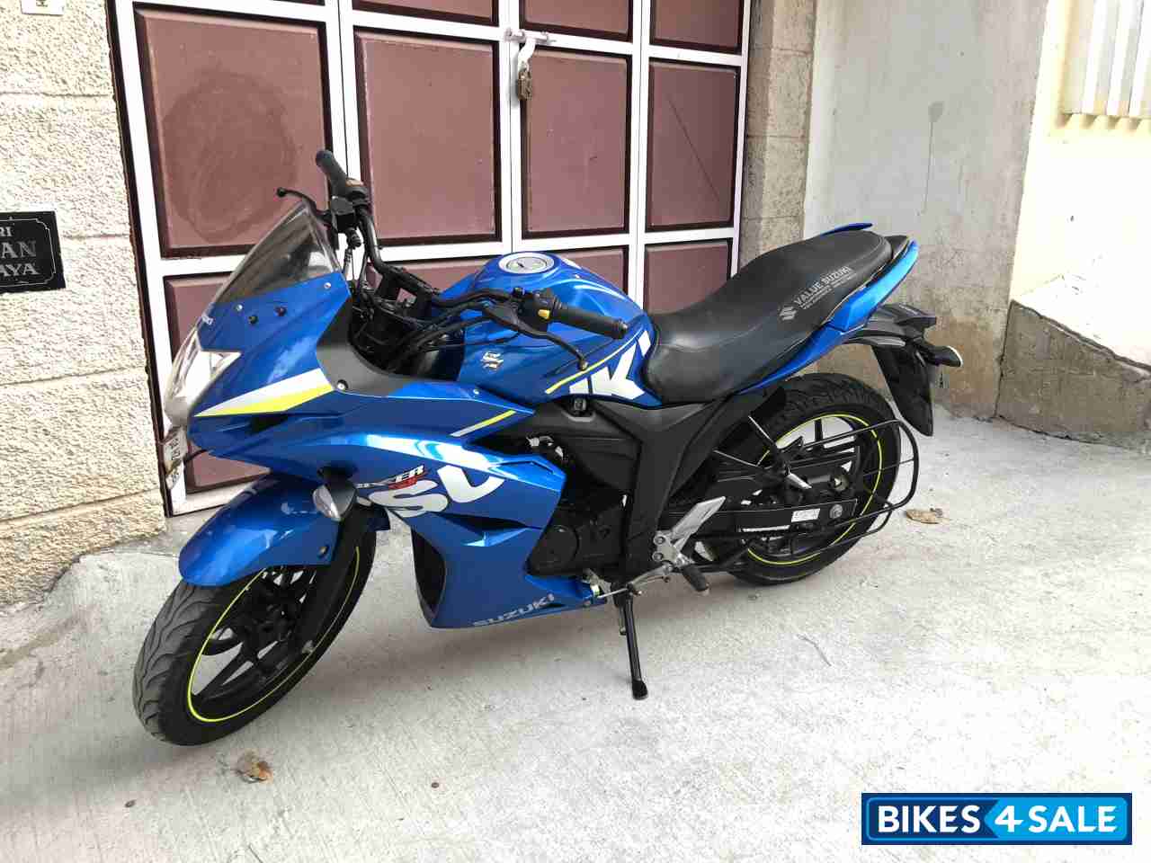 Blue Moto Gp Version Suzuki Gixxer SF