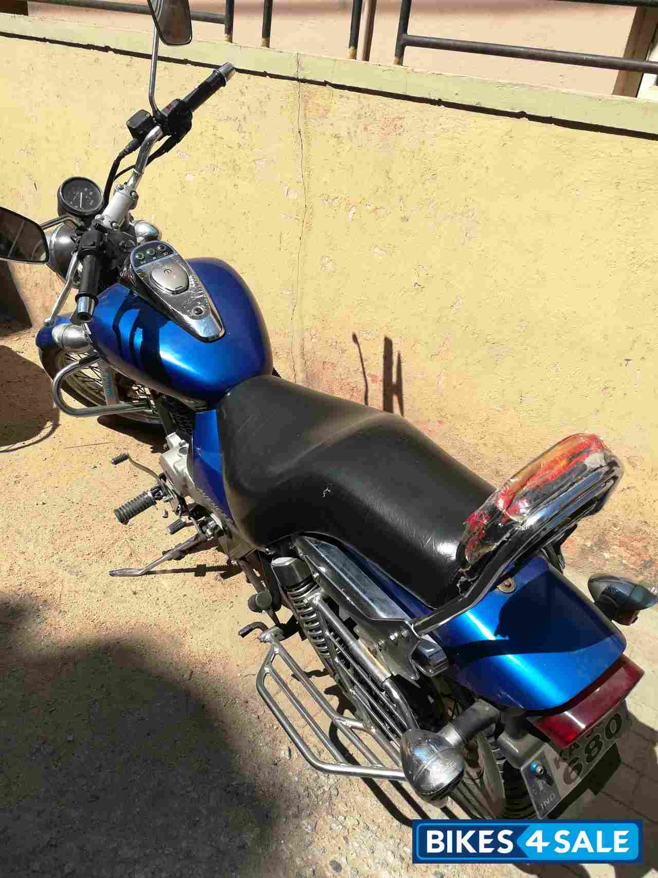 Bajaj Avenger 180 DTS-i