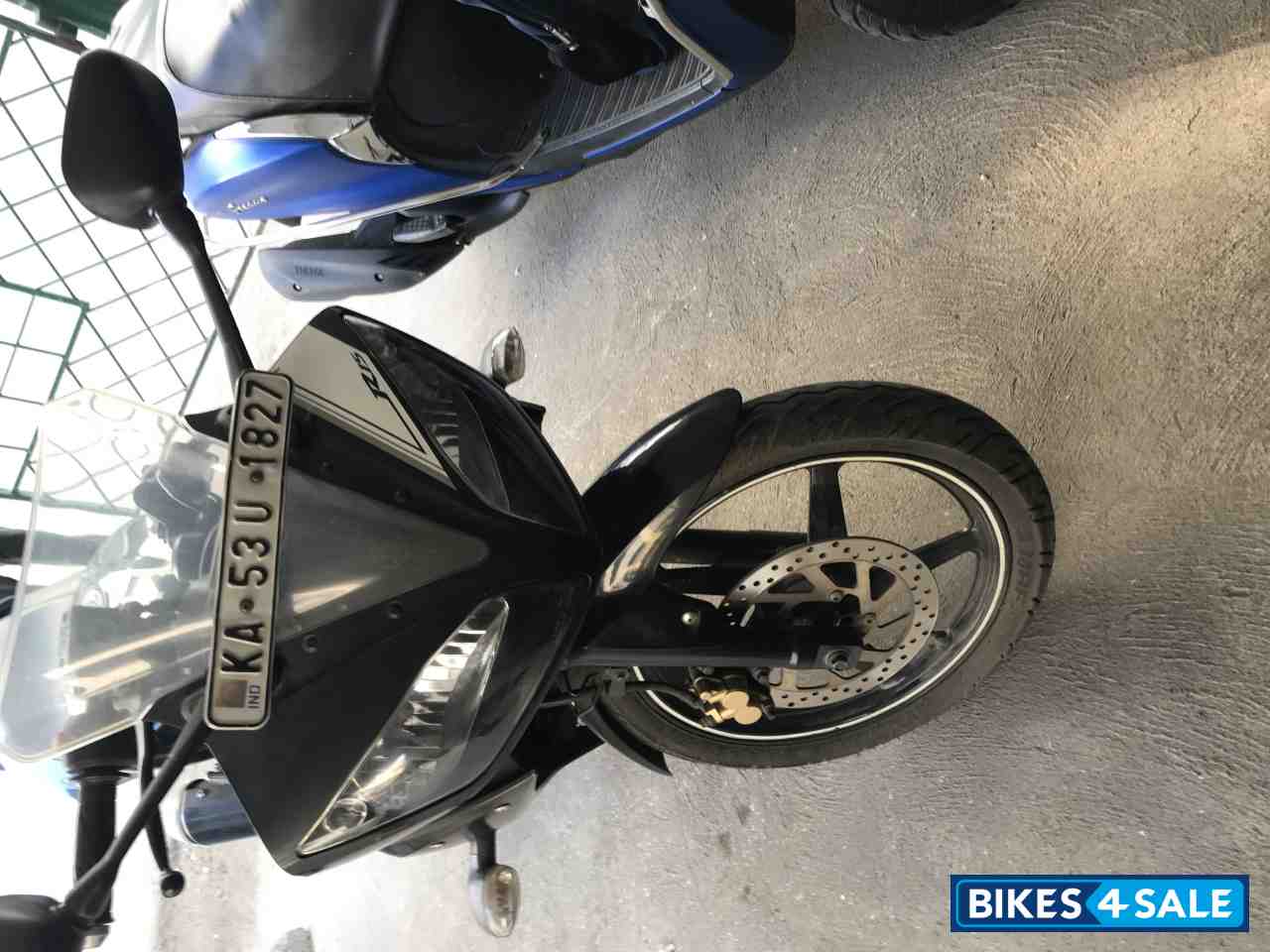 Black Yamaha YZF R15