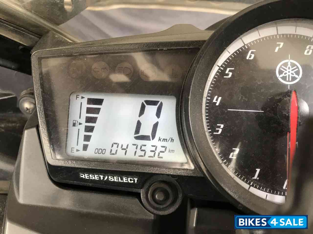 Black Yamaha YZF R15