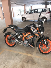 Black KTM Duke 390