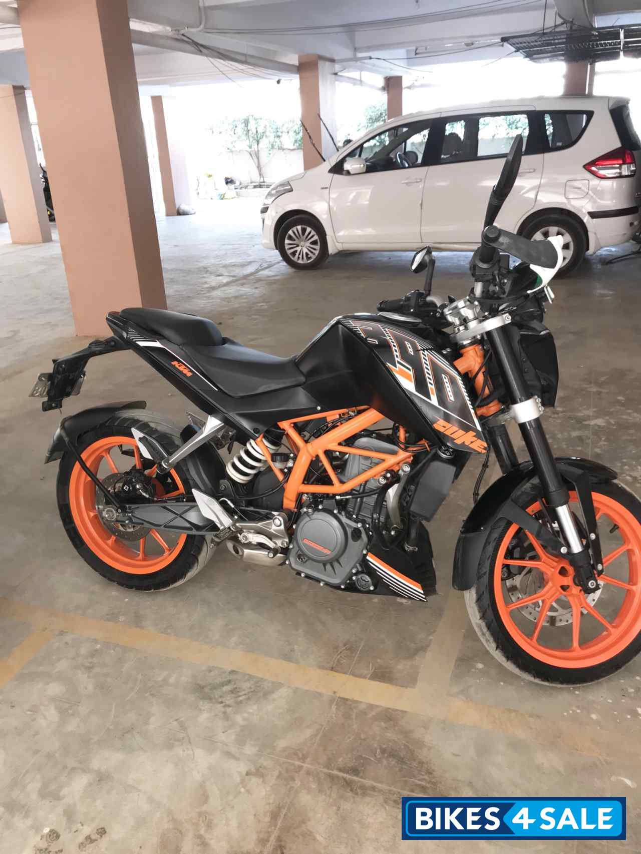 Black KTM Duke 390 Black KTM Duke 390