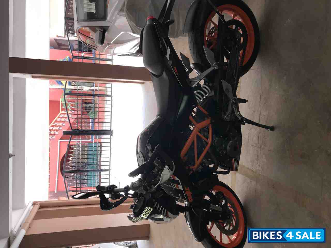 Black KTM Duke 390 Black KTM Duke 390