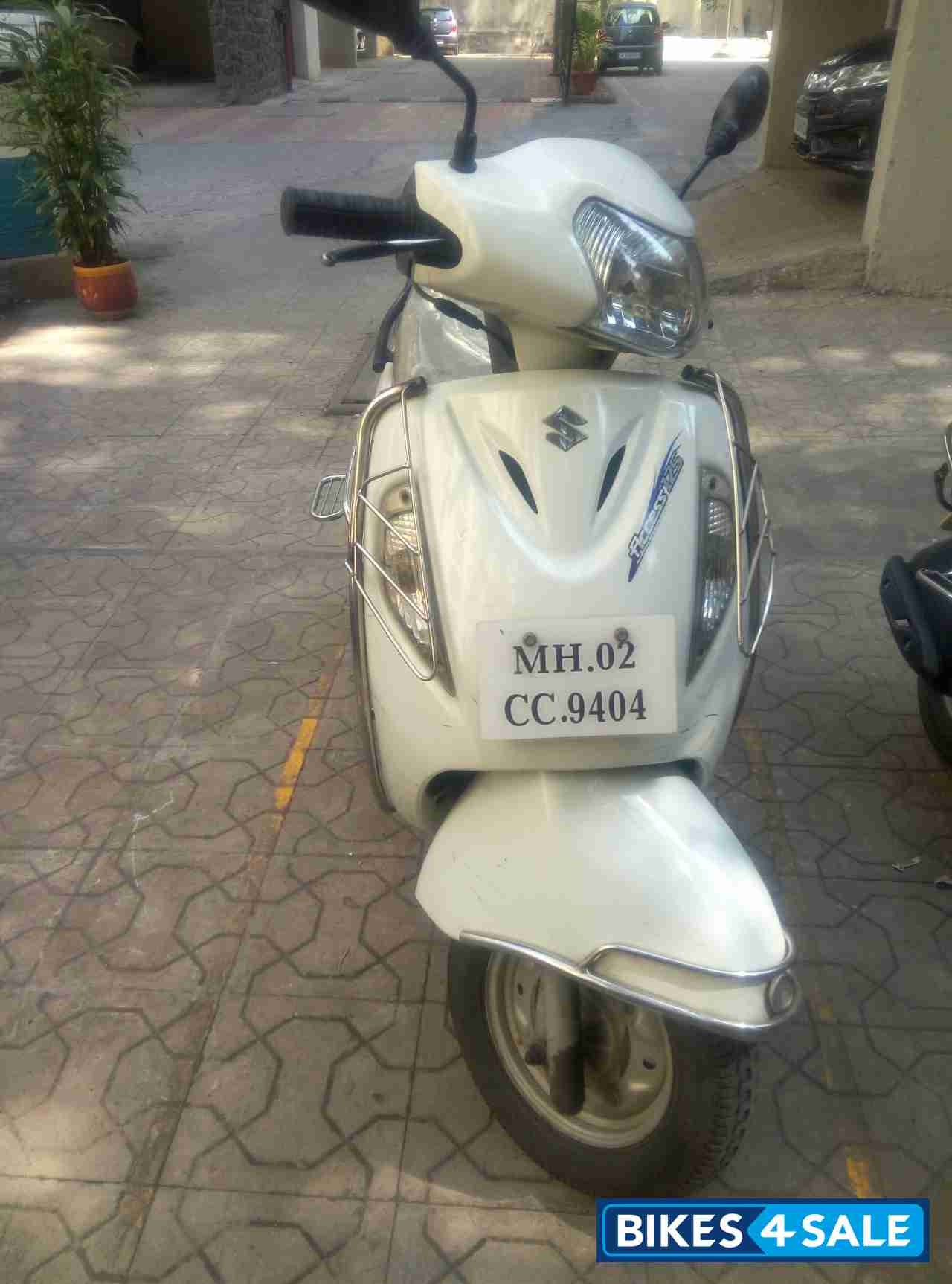 White Suzuki Access 125