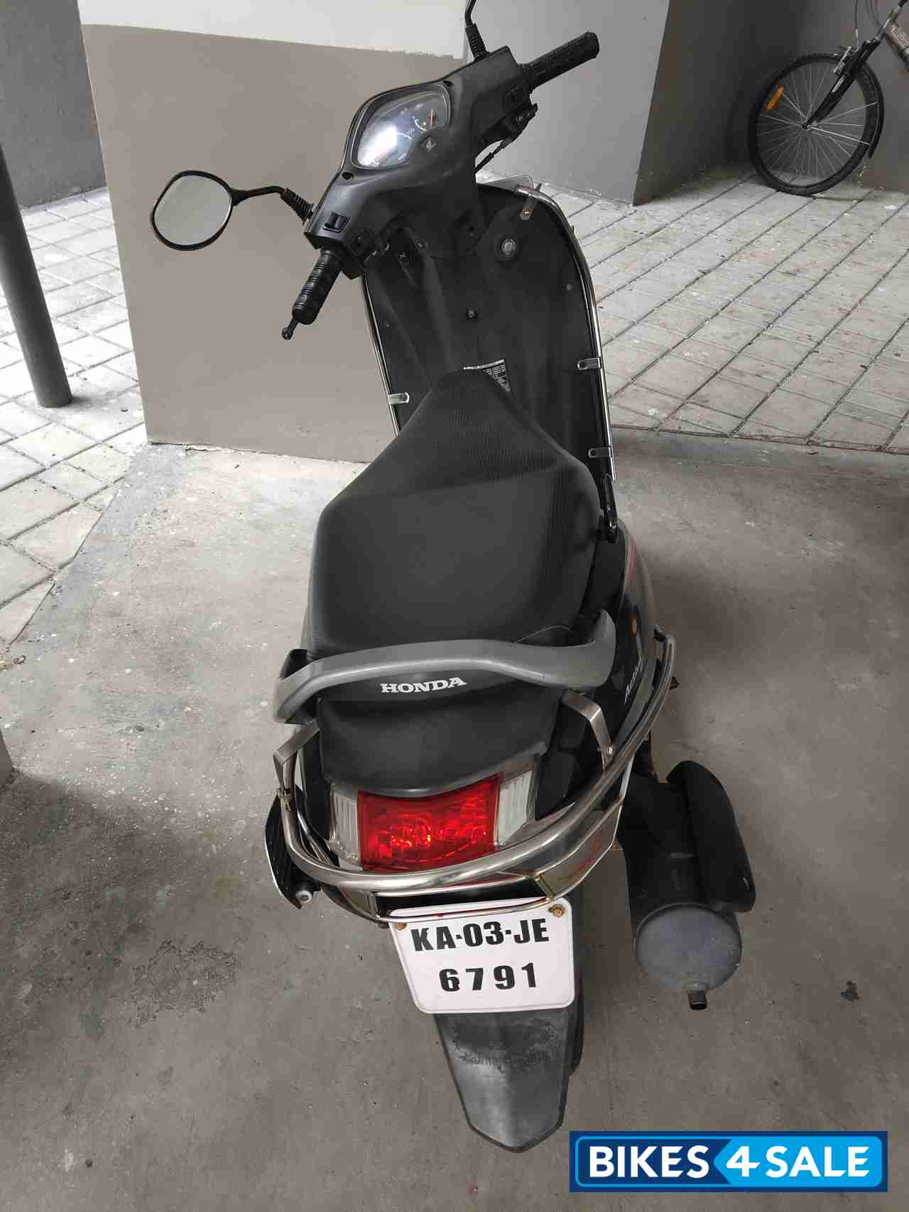 Black Honda Activa i