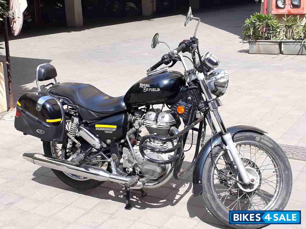 Black Royal Enfield Thunderbird TwinSpark 350