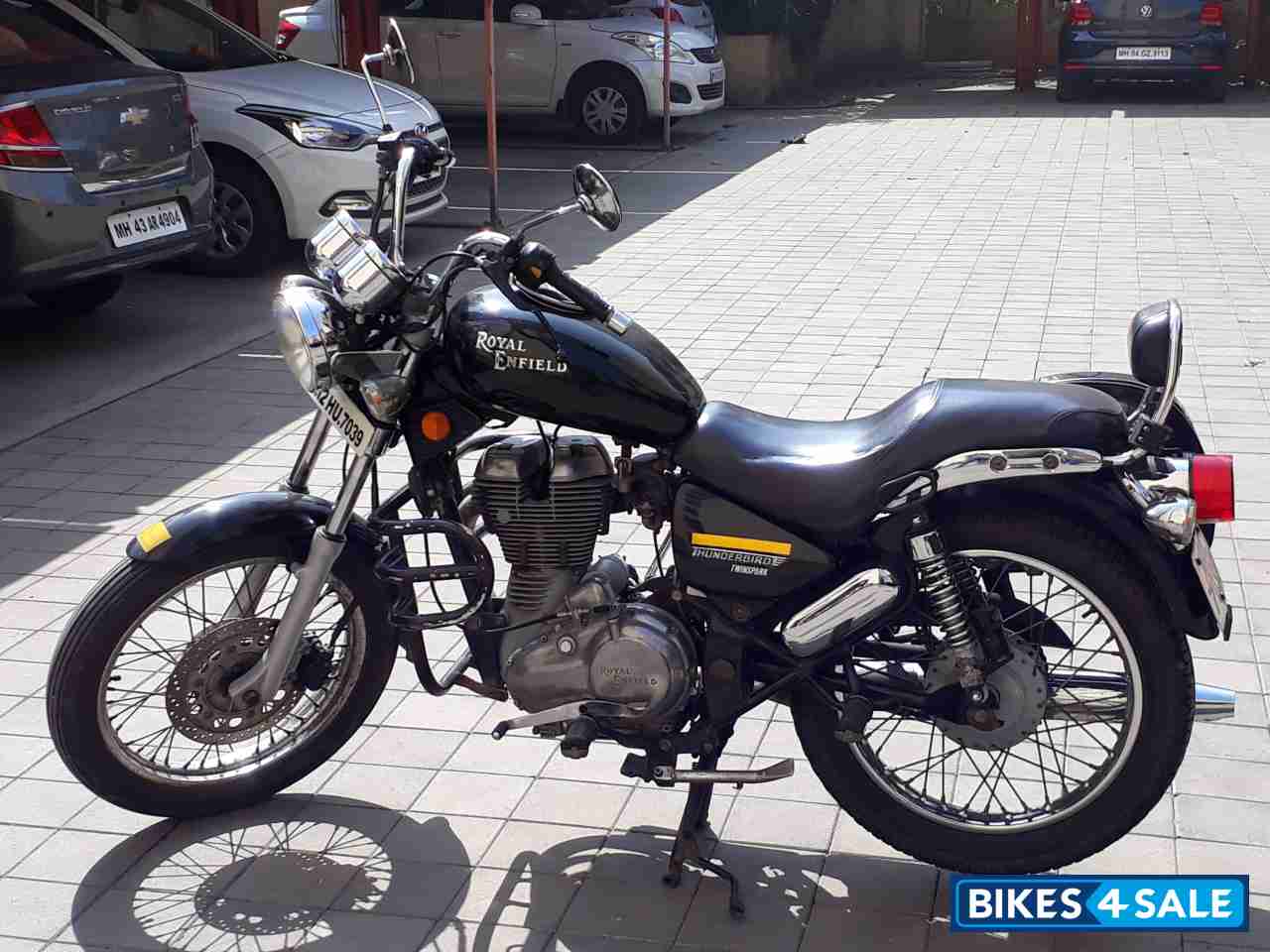 Black Royal Enfield Thunderbird TwinSpark 350