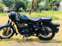 Royal Enfield Classic Stealth Black