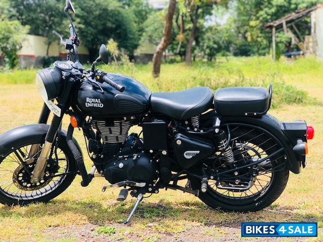 Royal Enfield Classic Stealth Black